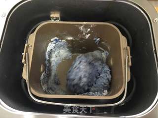 蝶豆花星空欧包的做法步骤:4