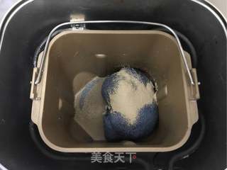 蝶豆花星空欧包的做法步骤:7