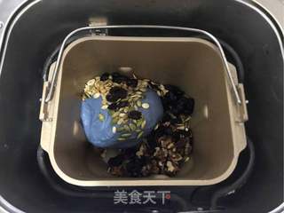 蝶豆花星空欧包的做法步骤:8