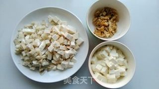 芋头油渣豆腐羹的做法步骤:2