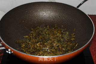 肥肉炒酸菜的做法步骤:3