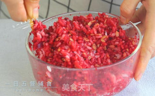 甜菜根牛油果虾饭团的做法步骤:5