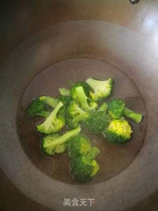 鲜虾培根芝士焗饭的做法步骤：2