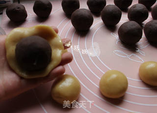风炉广式豆沙月饼的做法步骤:10