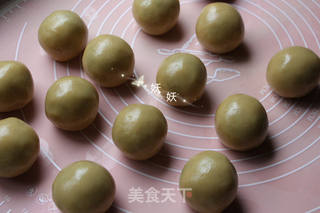 风炉广式豆沙月饼的做法步骤:11