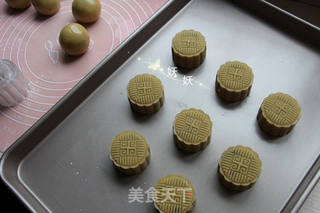 风炉广式豆沙月饼的做法步骤:15