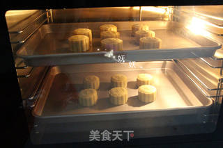风炉广式豆沙月饼的做法步骤:16