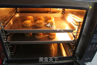 风炉广式豆沙月饼的做法步骤:18