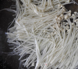鸡汁黄瓜金针菇的做法步骤:2