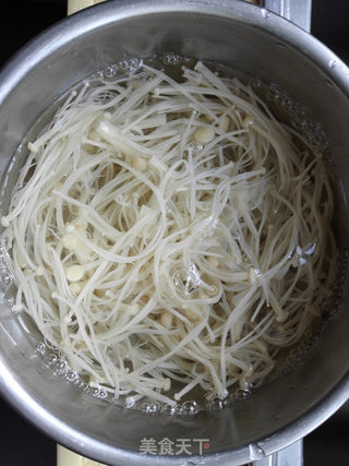 鸡汁黄瓜金针菇的做法步骤:3
