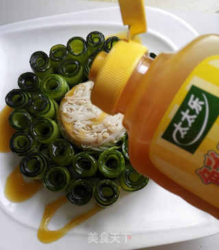 鸡汁黄瓜金针菇的做法步骤:7