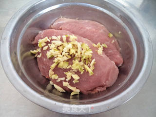 香煎猪颈肉的做法步骤:2