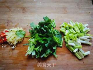 酸辣砂锅小馄饨的做法步骤:3