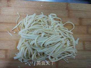 炝拌豆芽干豆腐的做法步骤:2