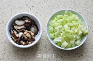 燕麦鸡蛋瘦肉粥的做法步骤:2