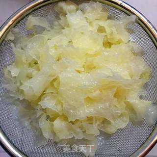银耳雪梨红枣羹的做法步骤:3
