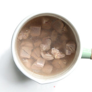 一碗暖脾胃——萝卜马蹄羊肉汤的做法步骤:2
