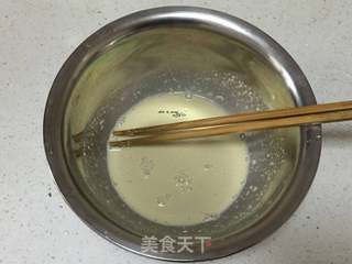 圣诞帽香菇香肠包的做法步骤:3
