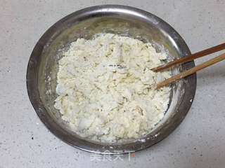 圣诞帽香菇香肠包的做法步骤:4