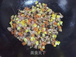 圣诞帽香菇香肠包的做法步骤:9