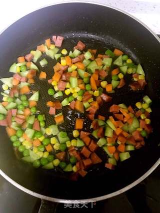 扬州炒饭的做法步骤:3