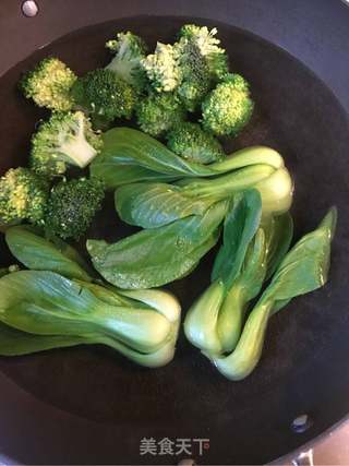 超正宗的广式腊味煲仔饭的做法步骤:6
