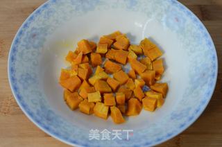 南瓜芒果蛋奶汁的做法步骤:2