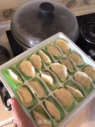 红油水饺的做法步骤：2