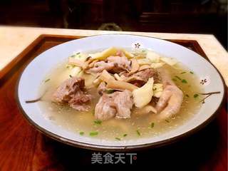 冬笋墨鱼骨头汤的做法步骤：4