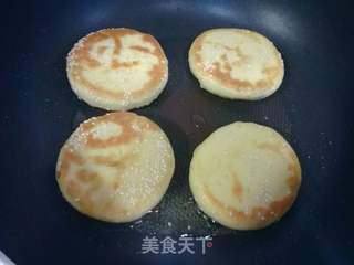 玉米面红糖麻酱烧饼的做法步骤:17