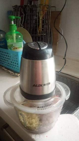 节日宴客好菜——炸抄手的做法步骤:3
