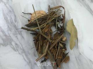 脆皮卤羊排的做法步骤:3