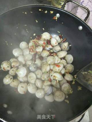 爆炒花甲的做法步骤：2