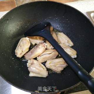 红烧鸡翅的做法步骤:2