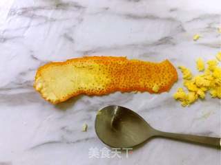 话梅糖渍橙皮的做法步骤：2
