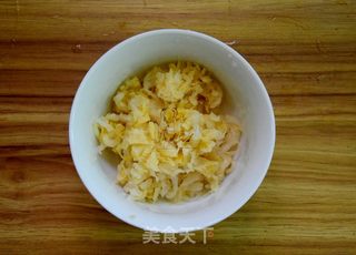 酸菜香肠焗土豆的做法步骤:3