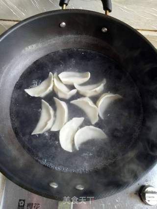 白菜猪肉饺子的做法步骤：6