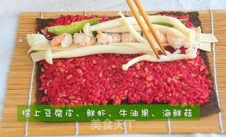 牛油果甜菜根寿司的做法步骤:5