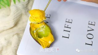 鸡蛋芝士焗牛油果的做法步骤：5