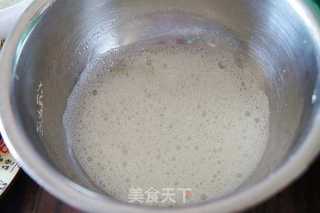 #烤箱美食#红曲酒糟加州葡萄干费南雪的做法步骤:2