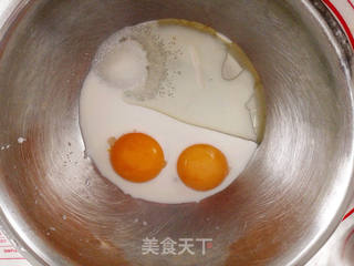 #烤箱美食#戚风杯子蛋糕的做法步骤:2