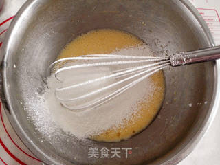 #烤箱美食#戚风杯子蛋糕的做法步骤:3
