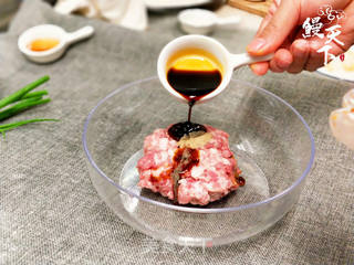 黄金鳗鱼煎饺的做法步骤:2
