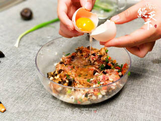 黄金鳗鱼煎饺的做法步骤:5