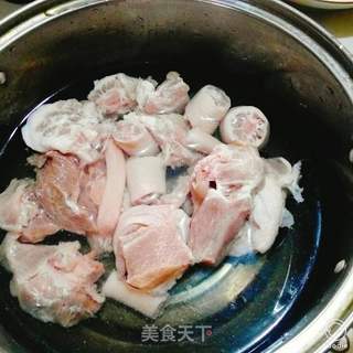 干豌豆炖猪尾汤的做法步骤:2