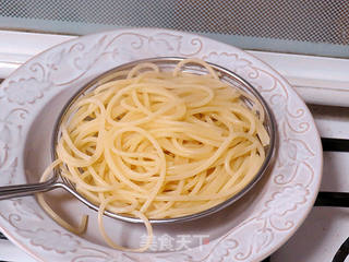 芝滋味浓滴【培根蘑菇白酱意面】的做法步骤:6