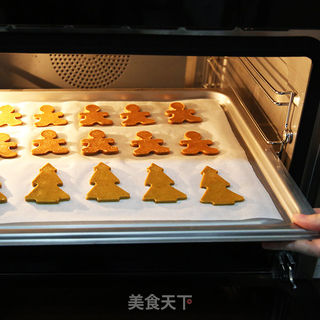 圣诞祝福装入饼干中——姜饼人的做法步骤:11