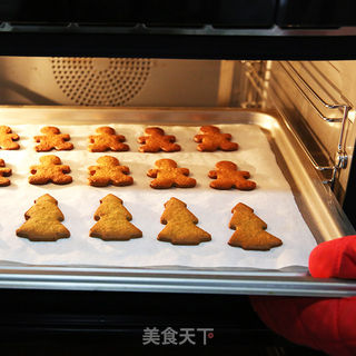 圣诞祝福装入饼干中——姜饼人的做法步骤:13