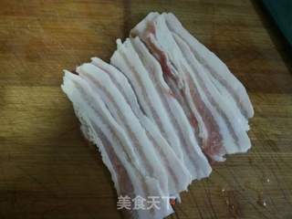 剁椒五花肉卷金针菇的做法步骤:2
