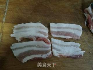 剁椒五花肉卷金针菇的做法步骤:3